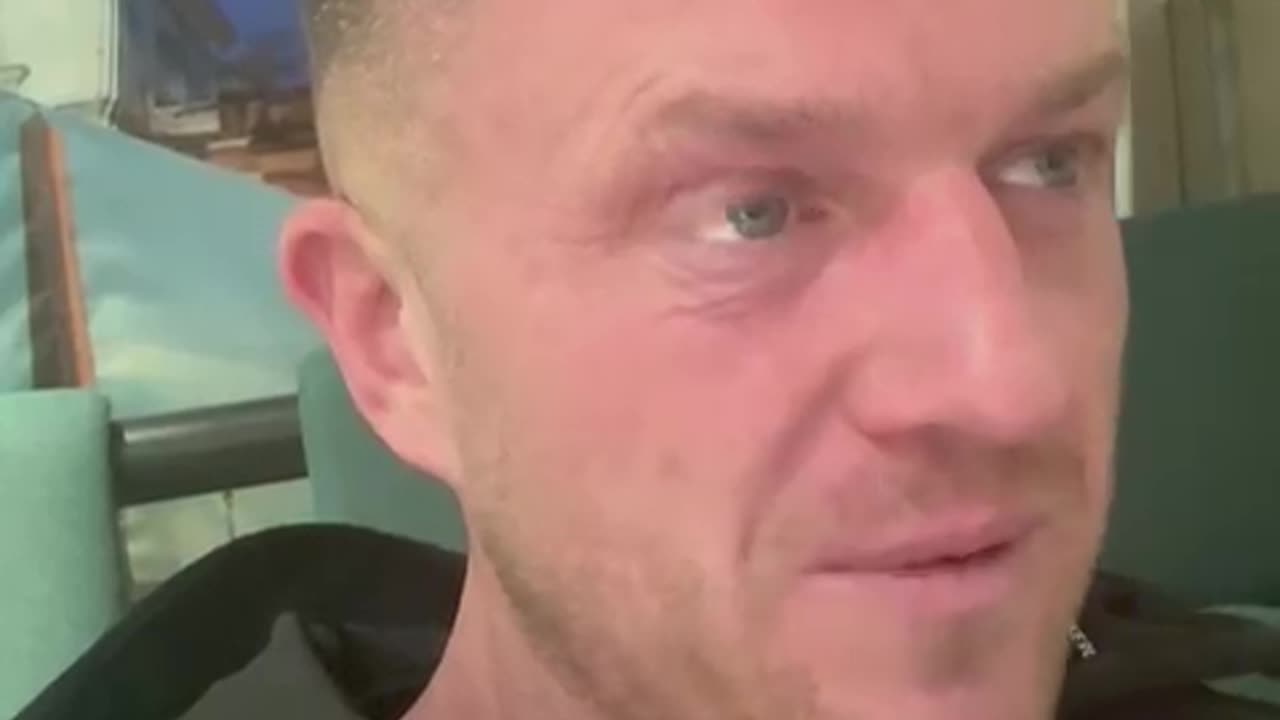 Tommy Robinson DETAINED in Bogotá, Colombia Airport! #tommyrobinson #freespeech