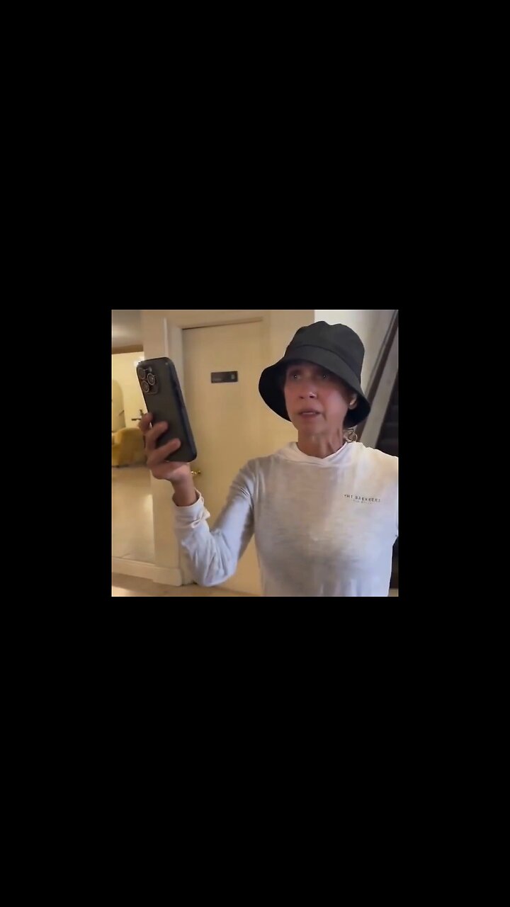 Insane Karen In Florida Harasses AirBnB Renters, Calls Them Pimps And Whore Because Woman Is A Model