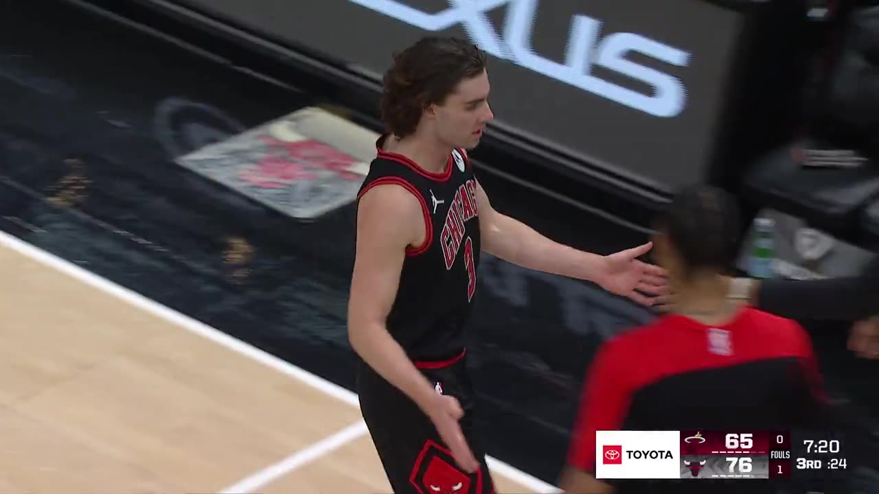 NBA - JOSH GIDDEY IS ON A HEATER TONIGHT โจ๏ธ