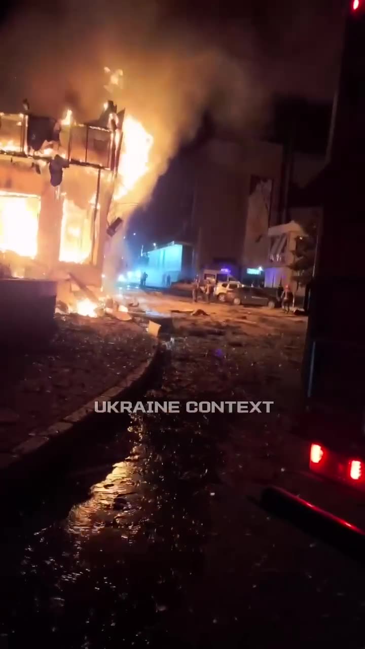 π₯π A close-up of the strike site in Donetsk.