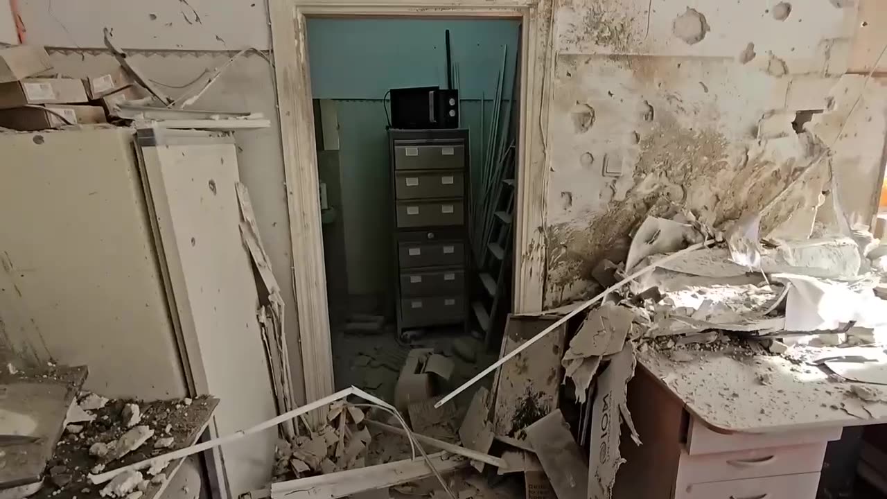 πΊπ¦βοΈ Zelensky: This morning, the Russian army struck a childrenβs hospital in Kherson.