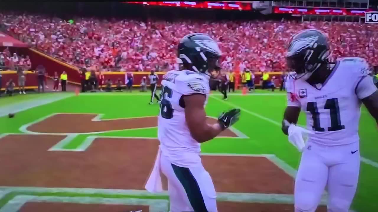 🦅Eagles RB #26 Saquon Narkley TD 🏈 14yds. 💨