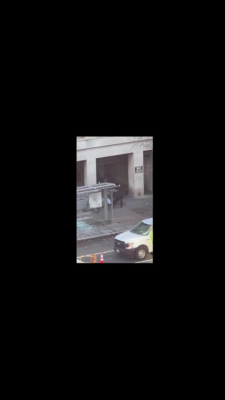 🚨Law officials RESPONDING to 2 WV National Guards SHOT Near the White House! [Are Being treated in hospital]