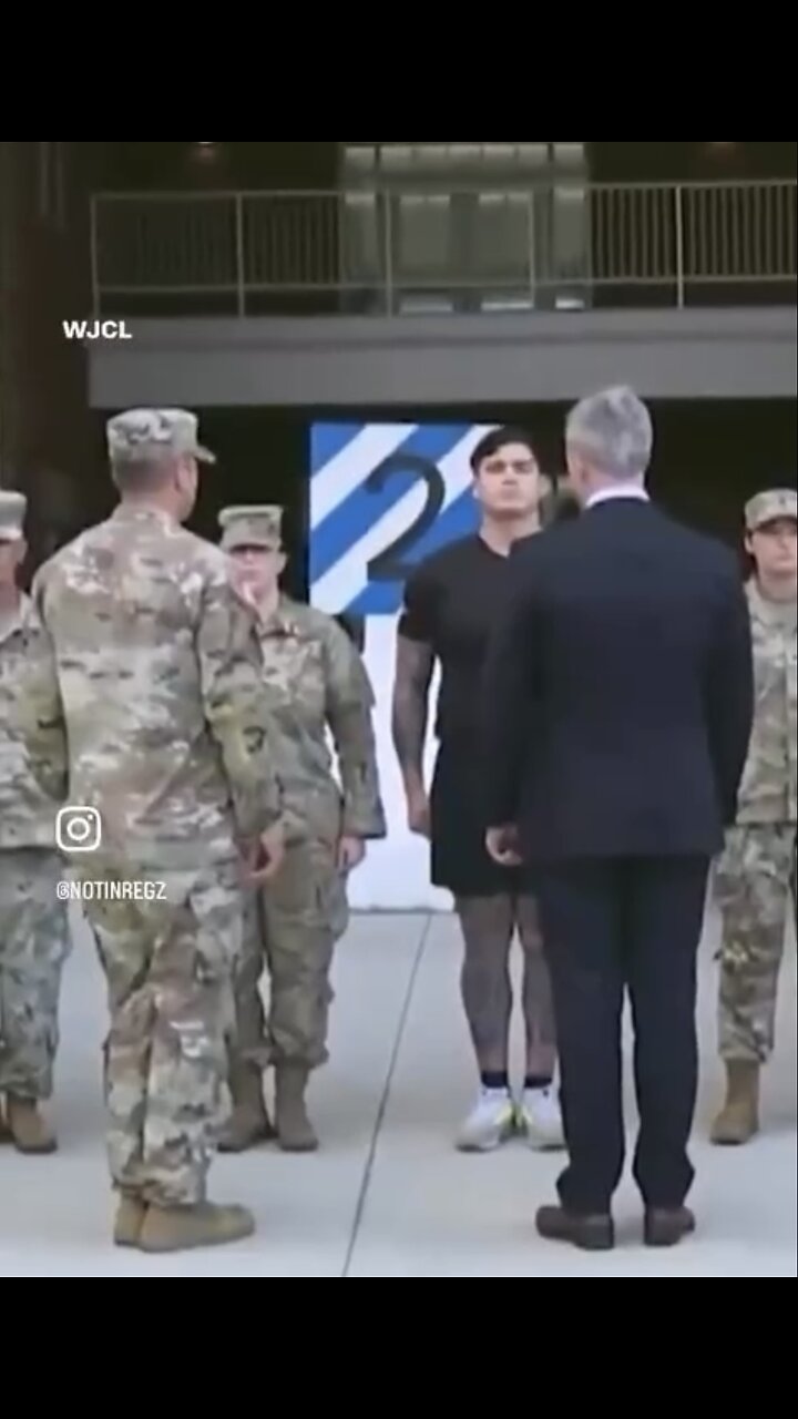 FORT STEWART SOLDIERS AWARDED MEDALS🇺🇸🎖️👨🚀🪖🎖️🆘🧑🚀📸FOR BRAVERY STOPPING ACTIVE SHOOTER🤼♂️🚨🔫💂♂️💫