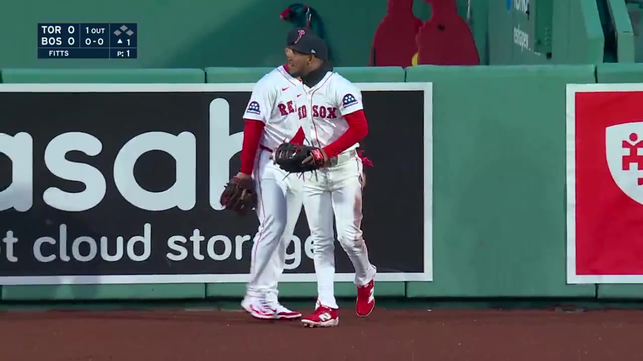 MLB - Ceddanne Rafaela came out of nowhere! ๐คฏ