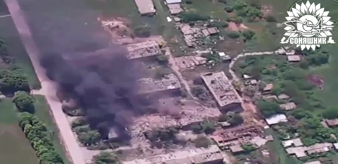 βοΈπΊπ¦π£ Su-27 strike on Russian troops near Borysivka, Kharkiv region, - Soniashnyk