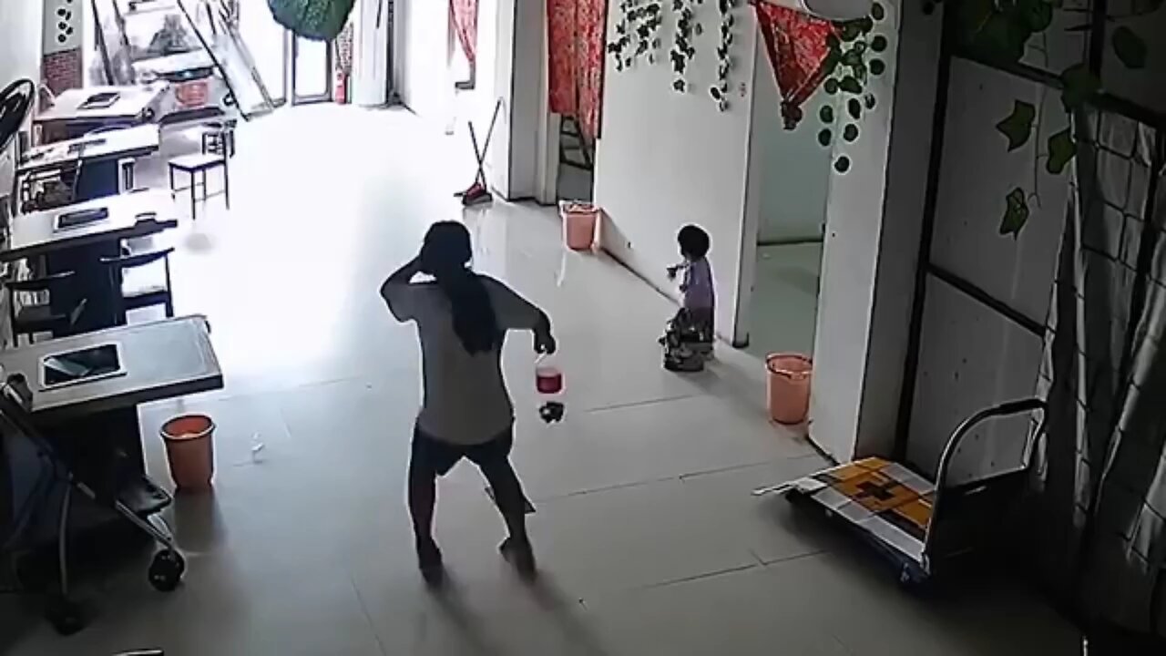 Chinese teenager saves little sister from out-of-control car