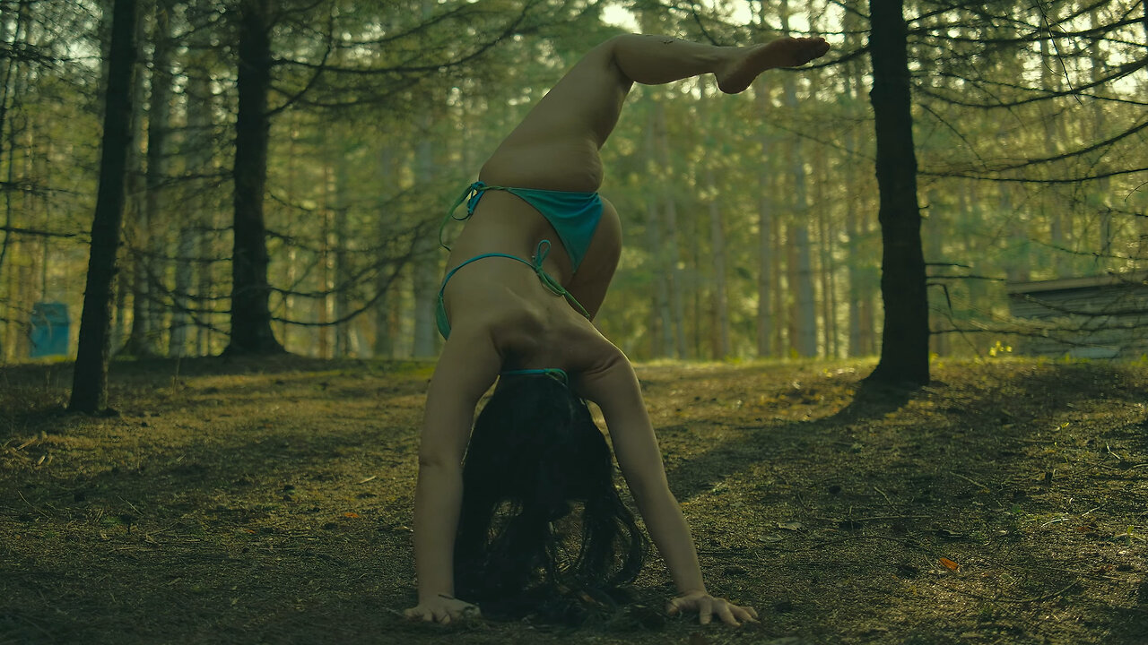 Asian Woman Sun Salutation in the Forest 🌿 Gentle Peaceful Yoga Flow w Splits, Relaxing & Energizing