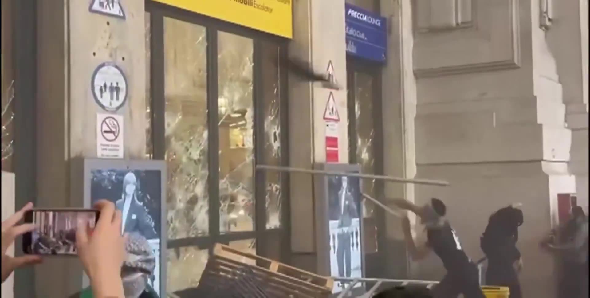 #Breaking #News #Milan under attack. #Antifa and Islamic #terrorists attack Milans train station.