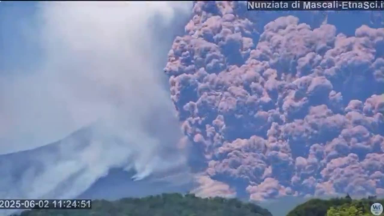 Clearest wide view of the pyroclastic flow generated by todays eruption of Mt Etna