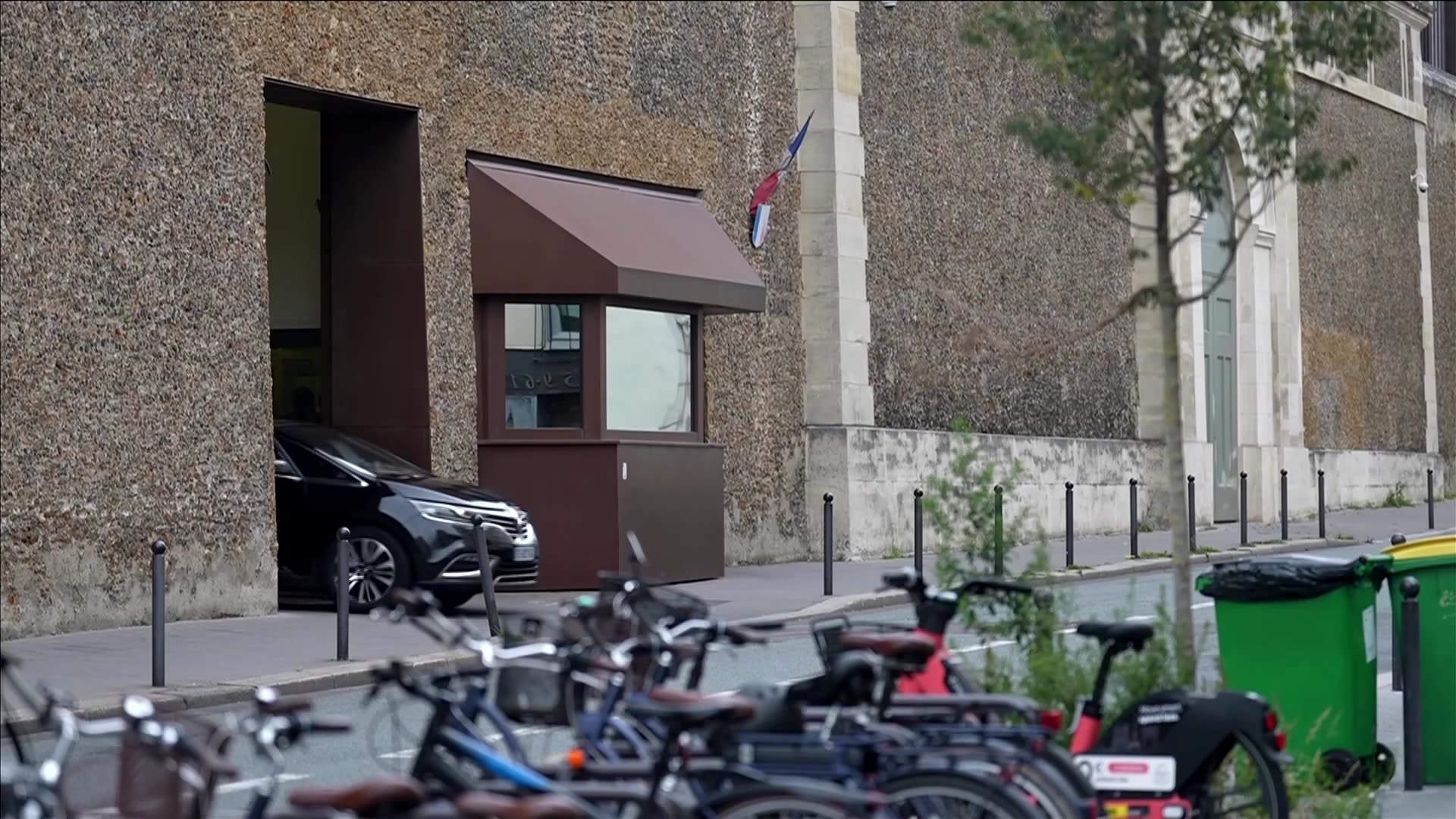 Frances Sarkozy back home after court frees him pending appeal