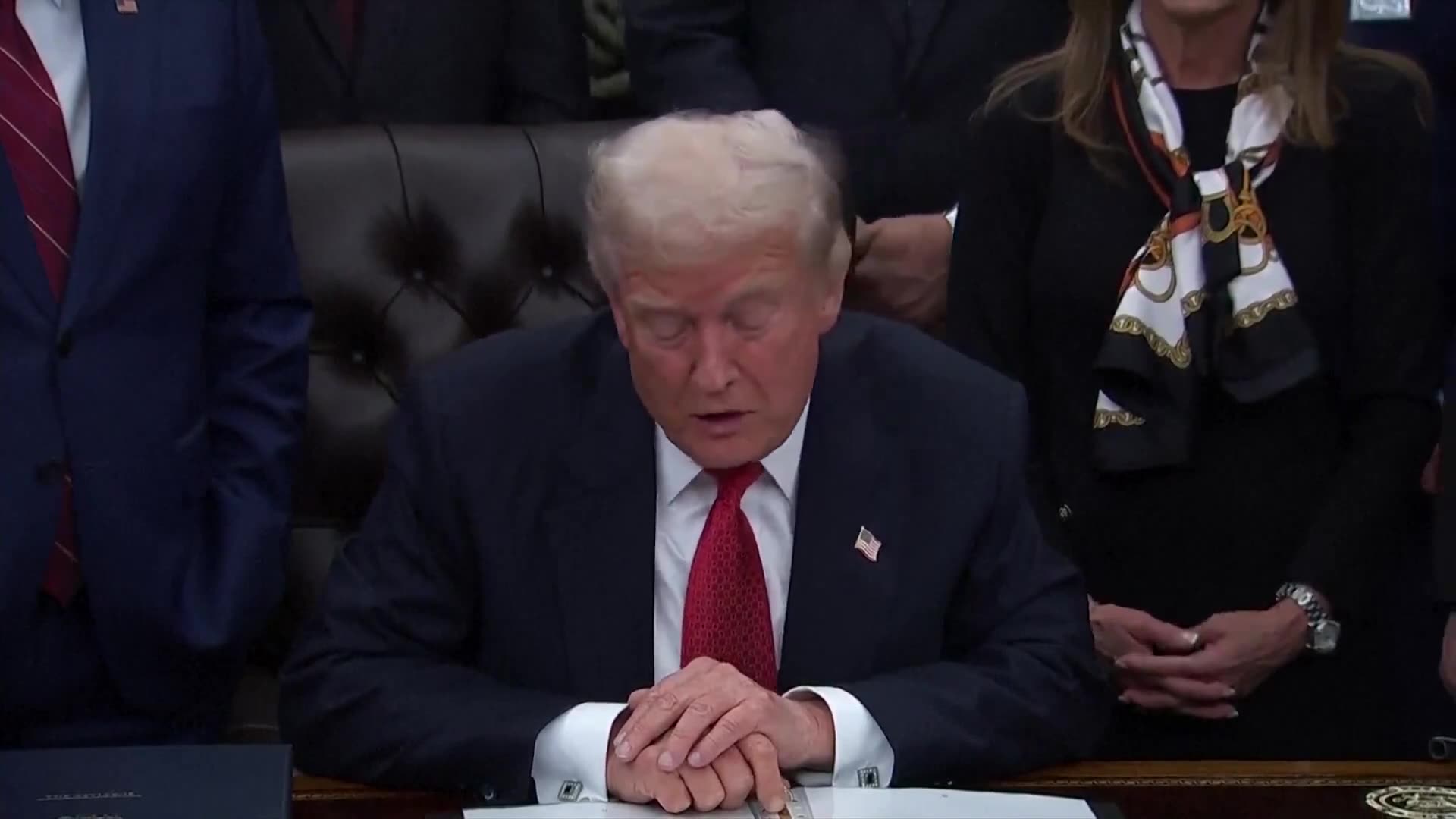 📌 POTUS signs legislation bringing the Democrat Shutdown to an end.