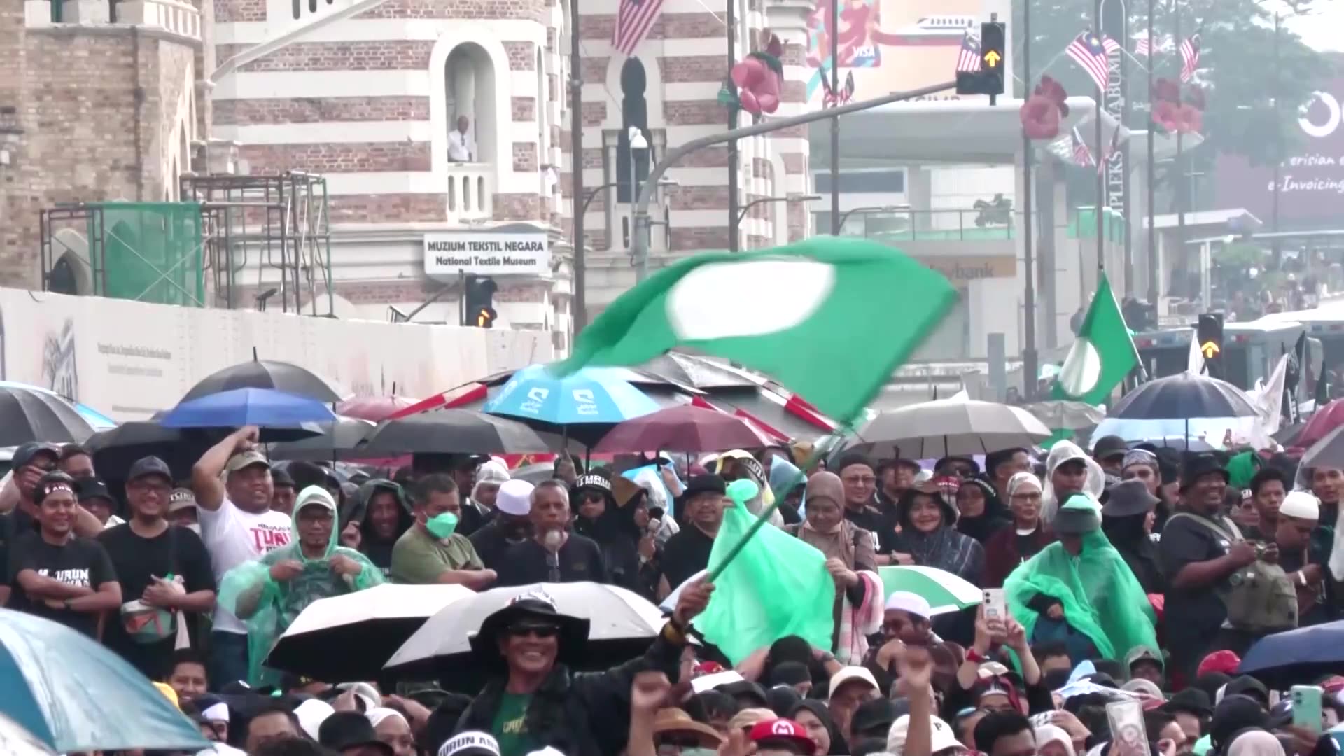 Thousands rally in Malaysia to call for PM Anwars resignation