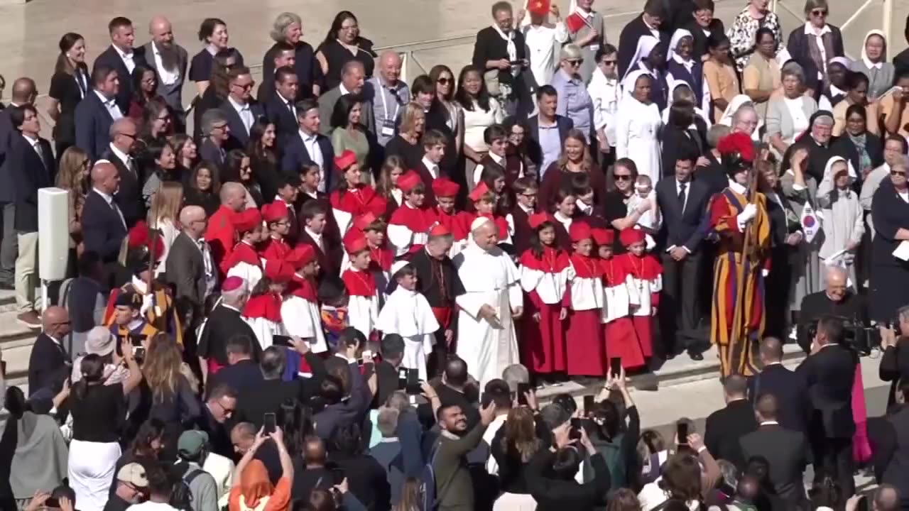 Gli studenti di Chicago incontrano Papa Leone XIV Robert Francis Riggitano,originario della città al Vaticano DOCUMENTARIO dall8 maggio 2025 è il 267ºpapa del cattolicesimo 9°sovrano dello Stato Vaticano eletto al conclave 2025