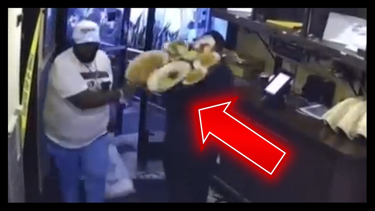You Wont BELIEVE What This Guy Did to a Restaurant Employee