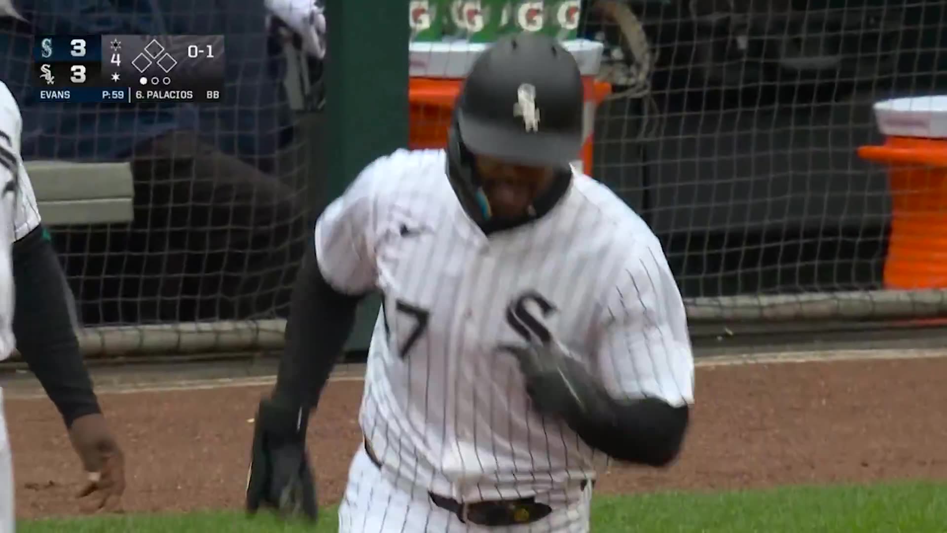 MLB - The @WhiteSox go in front on back-to-back jacks from Lenyn Sosa and Joshua Palacios ๐ช