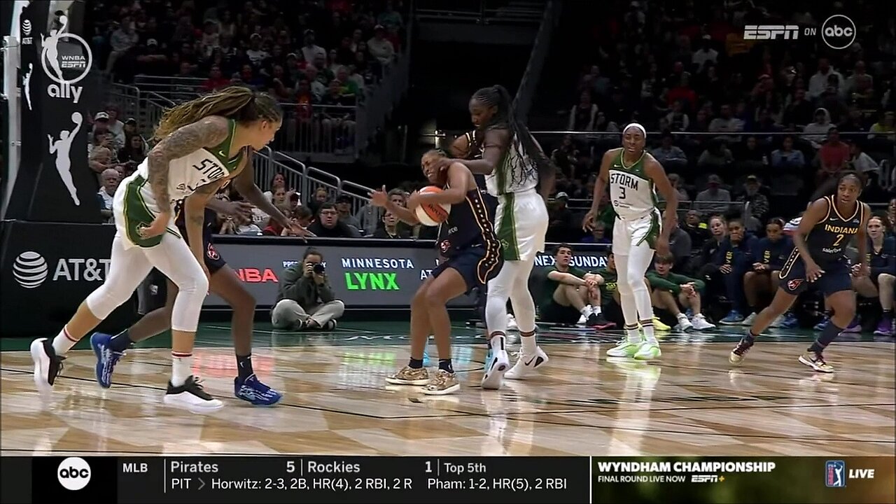 👀 Kelsey Mitchell GOES DOWN after hit to face | Indiana Fever WNBA womens basketball