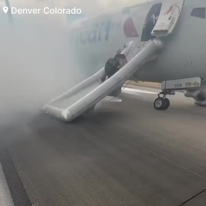 🚨#BREAKING: Watch as People evacuate from a American Airlines jet after a.