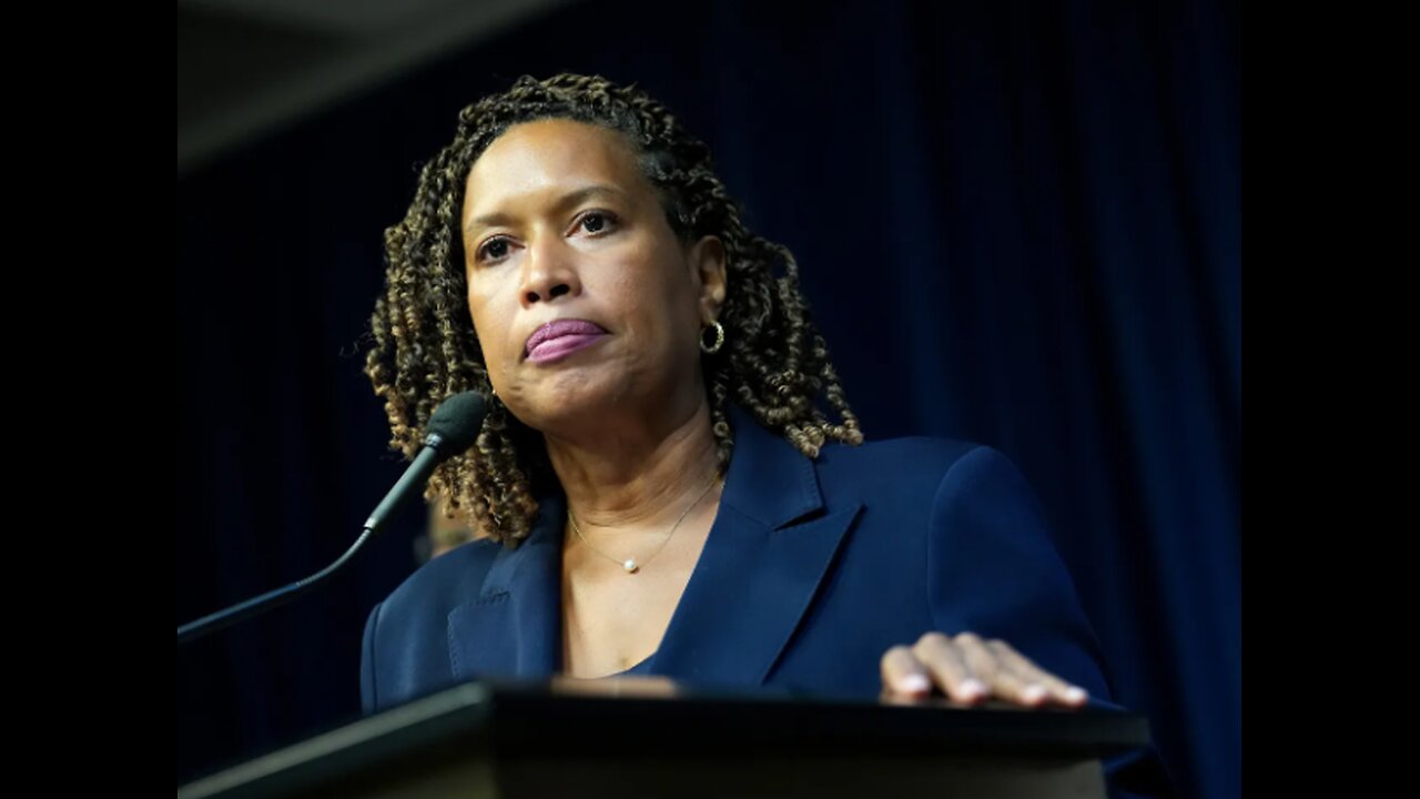 With Fed Takeover in D.C., Mayor Bowser Heads to Marthas Vineyard