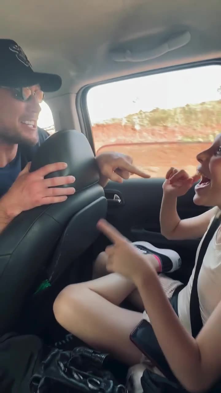 Darren Till Sings His Favorite Brazilian Song with His Daughter