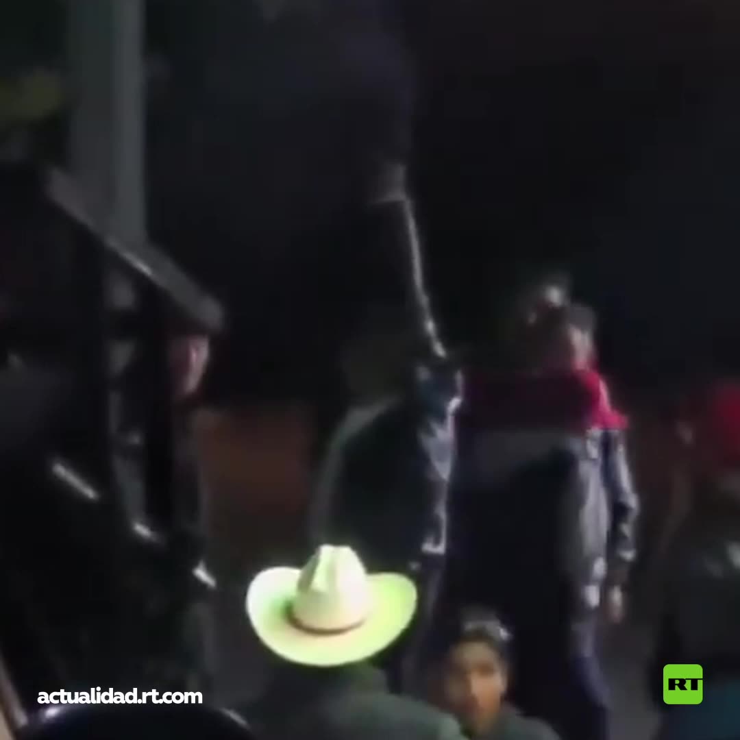 Alcalde mexicano dispara al aire en pleno festejo patriótico frente a familias