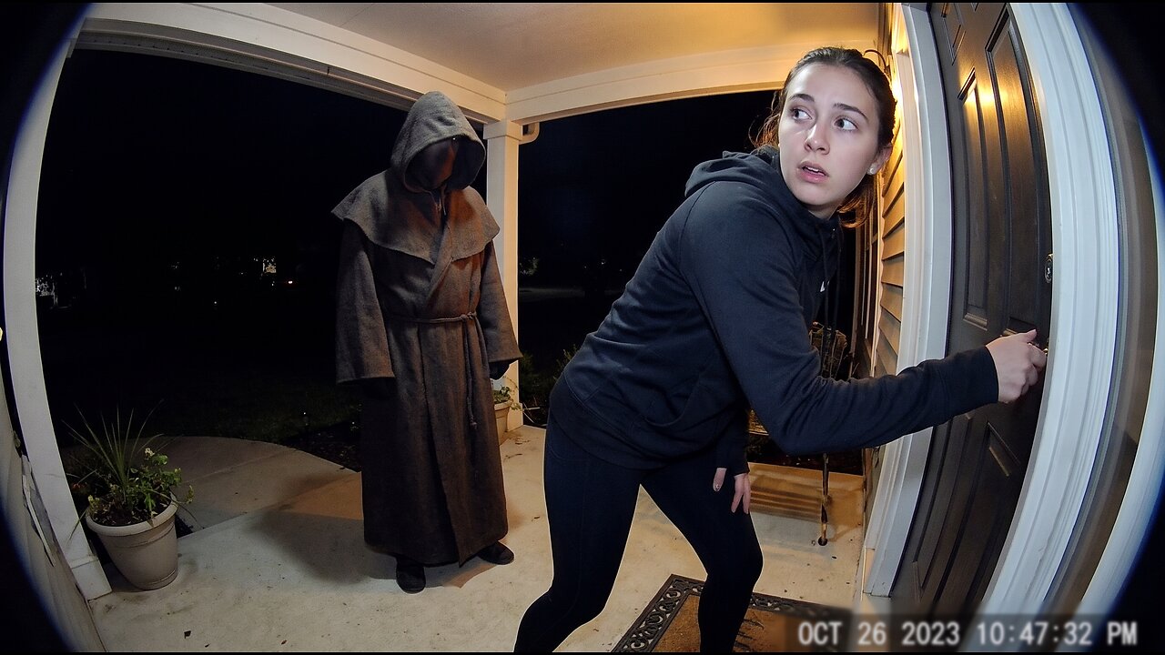 ๐ฑ SHE HAD NO IDEA A Girl Escape ,PSYCHO WAS BEHIND HER! ๐ Doorbell Camera Prank Gone TERRIBLY WRONG!
