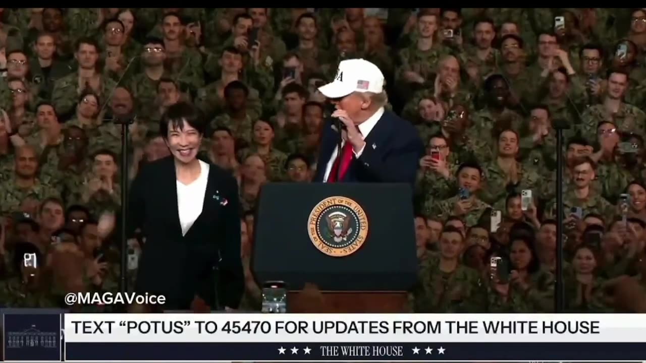 Thủ tướng Nhật Bản Sanae Takaichi nhảy cẫng lên vì vui sướng khi Tổng thống Donald Trump ...