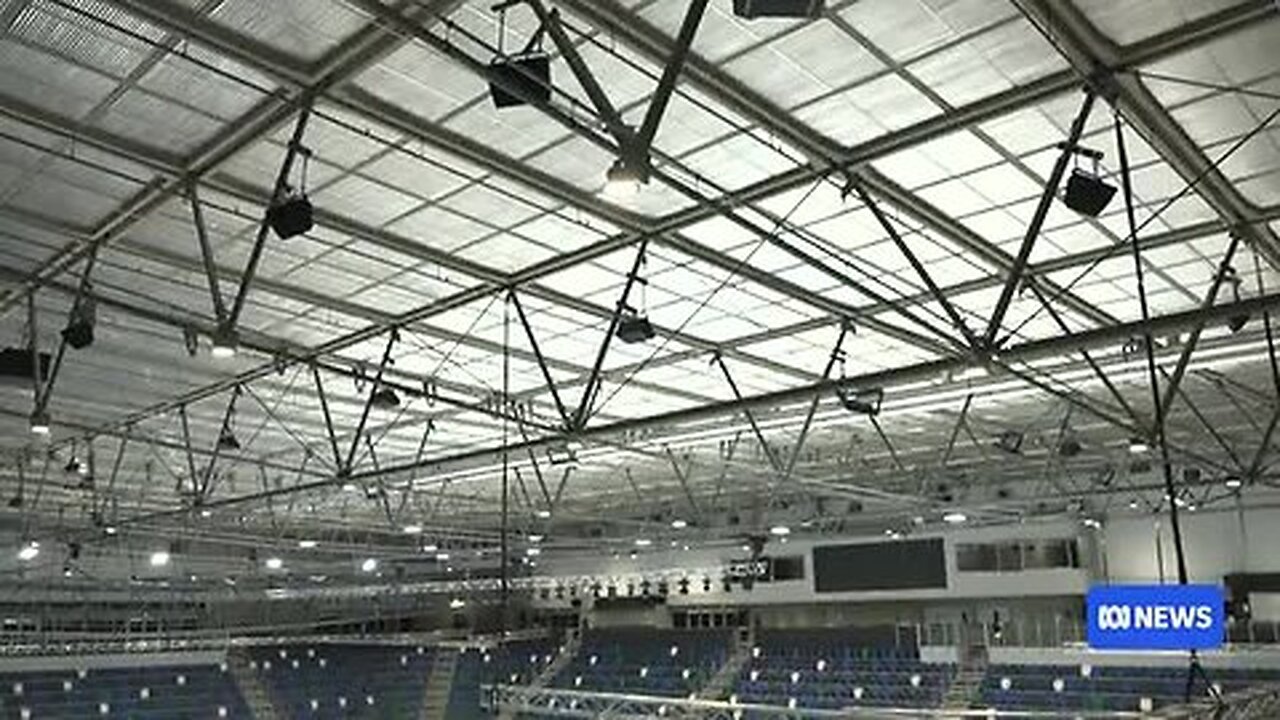 Canberra_Brave_takes_to_the_ice_as_basketball_court_transforms_into_hockey_rink___ABC_NEWS