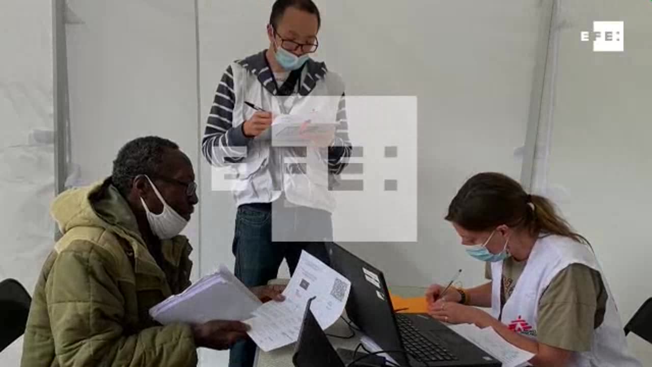 2.- Francia vacuna a los inmigrantes ilegales contra la COVID 19