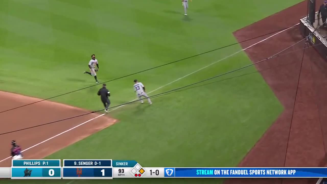 MLB Otto Lopez ran a long way to track this one down ๐ค