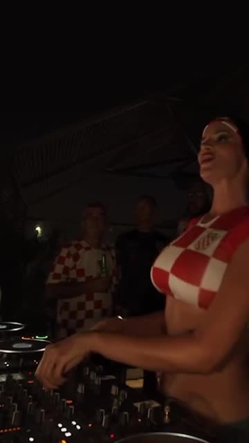 Elite Electronic Music Artist Viral Performance | KYZHUB Music Hub – DJ KNOLLDOLL Mainstage DJ Sets & Electronic Production Trends