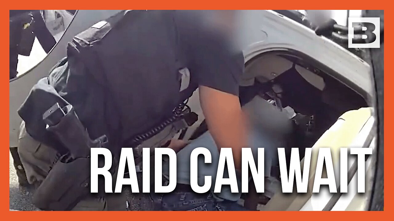 Undercover Detectives Rescue People from Flipped Car