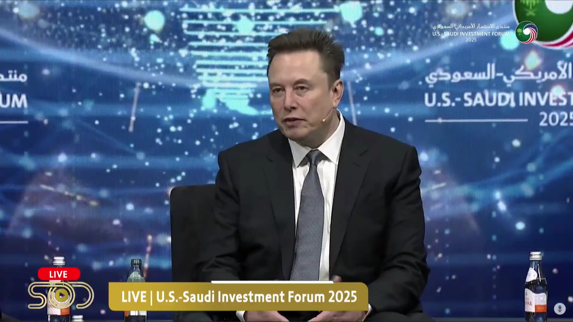 Elon Musk says AI and humanoid robots will eliminate poverty and make everyone wealthy.