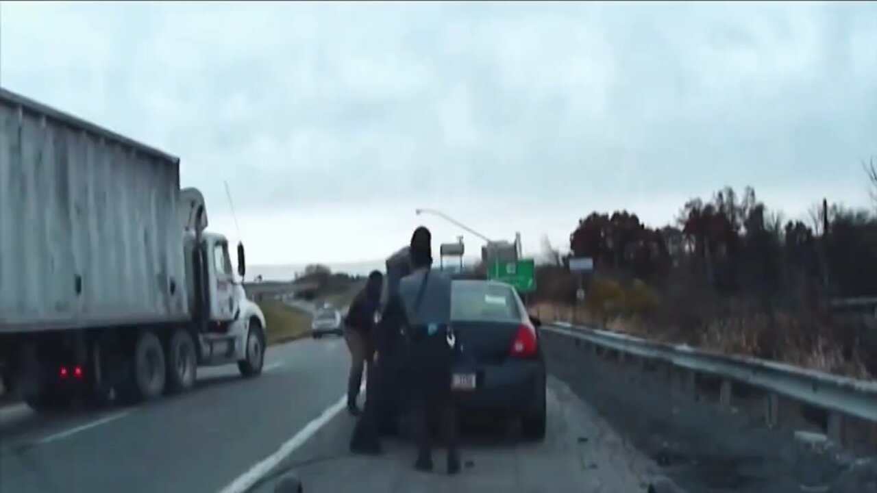 Compilation: Thug snatches gun after police punch, shoots 2 officers #Policeman #Cops #Crime #japd