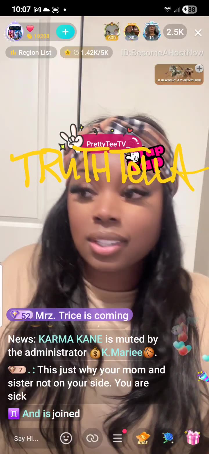 PRETTY TEETEE TALKS TO YAYO SISTER ON THE PHONE