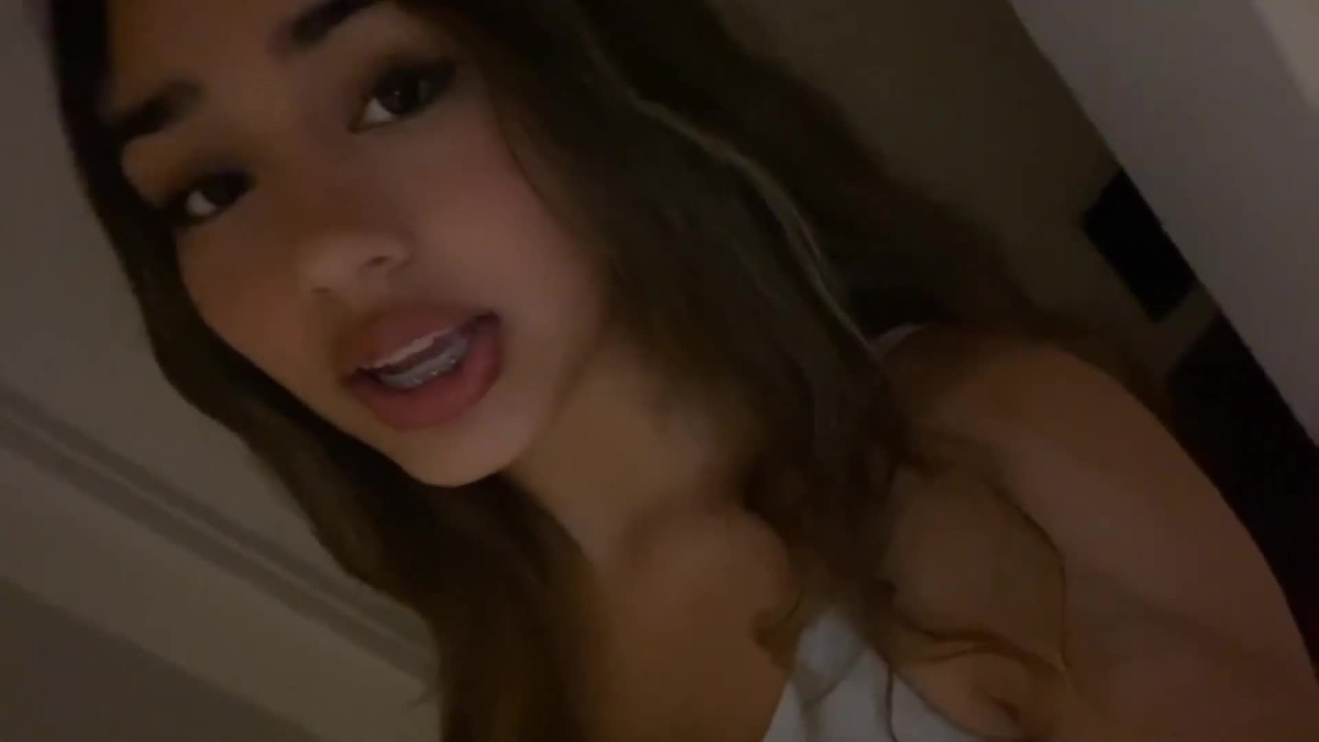 AMAZING Beautiful Women Singing on TikTok