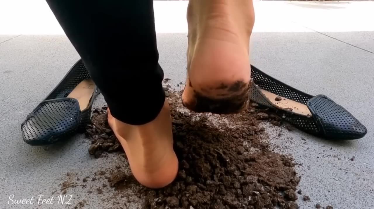 Oreo crushing