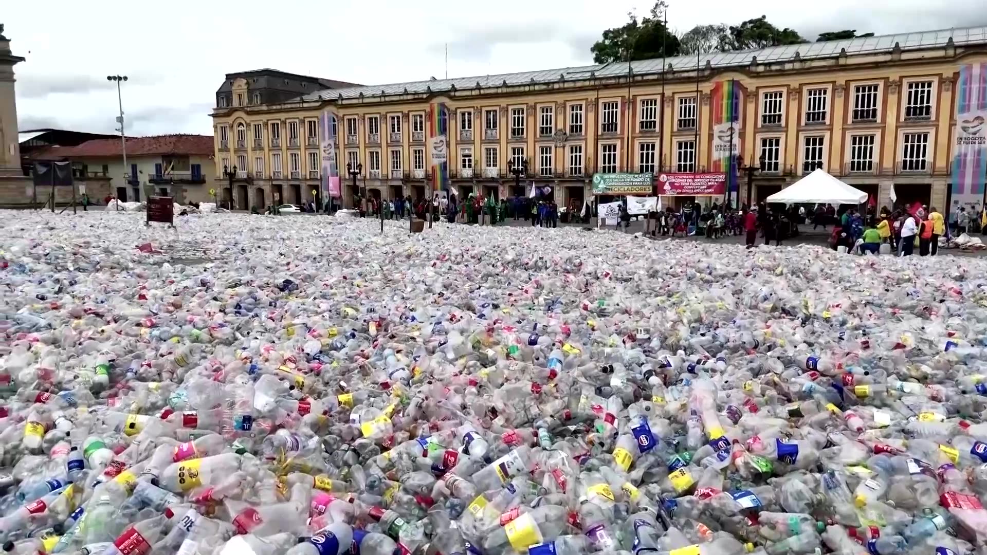 Recyclers flood Bogotas main square in protest over job conditions