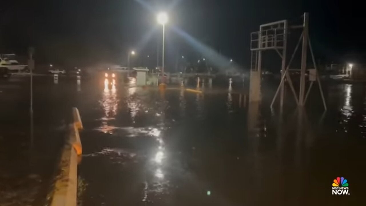 Video shows 15-foot water drop at Maui harbor amid tsunami warning