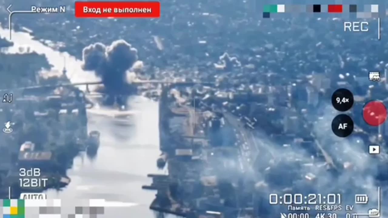 βΌοΈ Russia has destroyed bridge in Kherson that connected an entire Korabelny district: