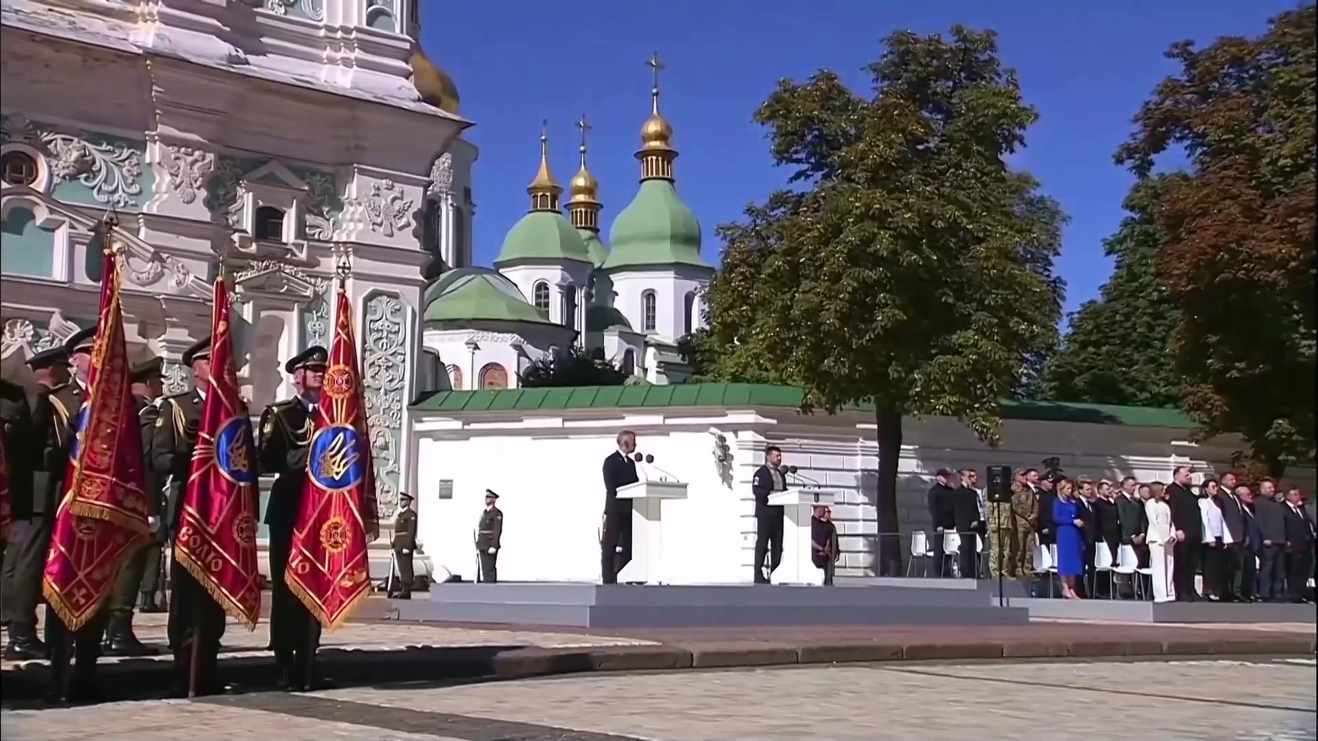 Zelenskiy leads Ukraines Independence Day alongside Canadian PM