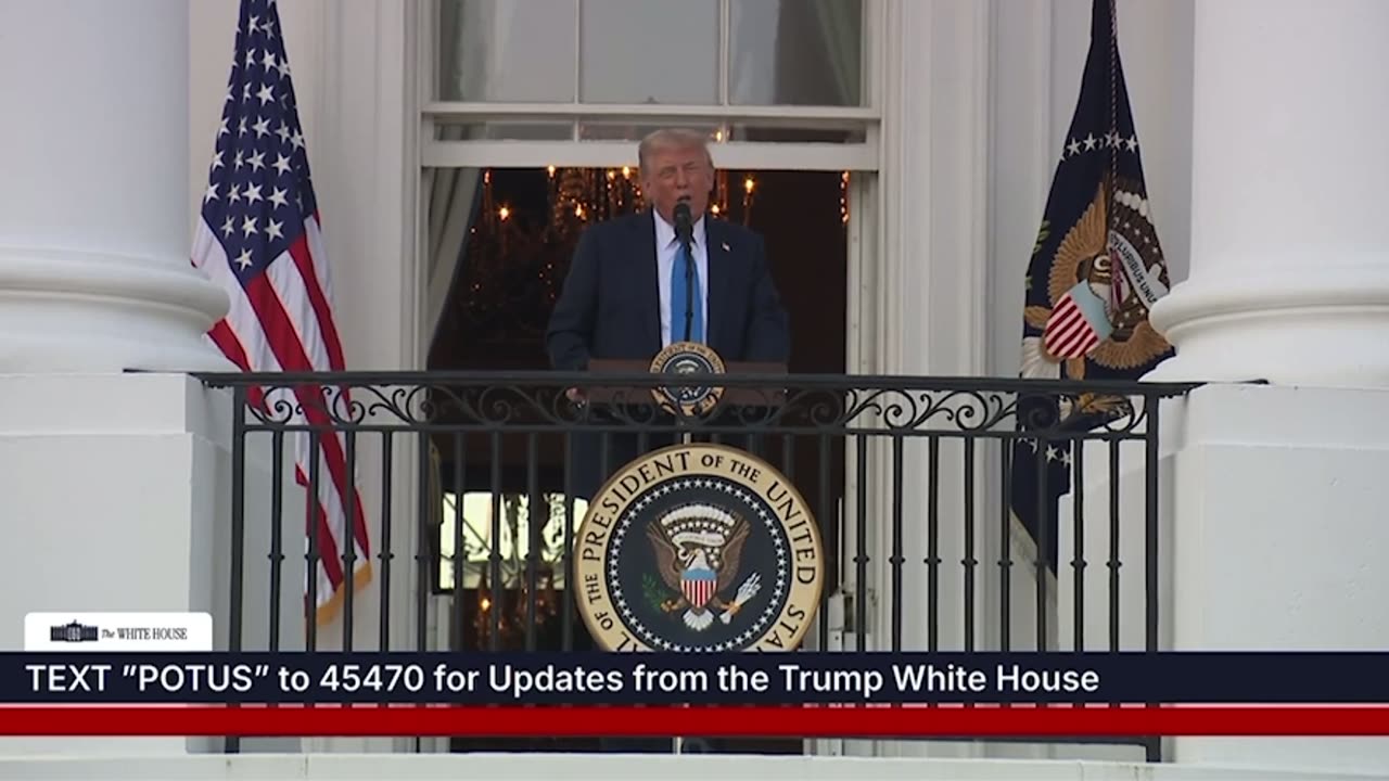 Trump Roasts Biden in Remarks at Summer Soirée Event - Dont Fall, Please.“
