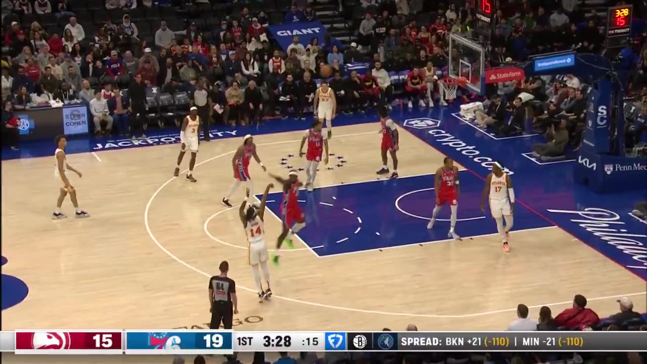 Atlanta Hawks - T. Mann triple ๐ฆ