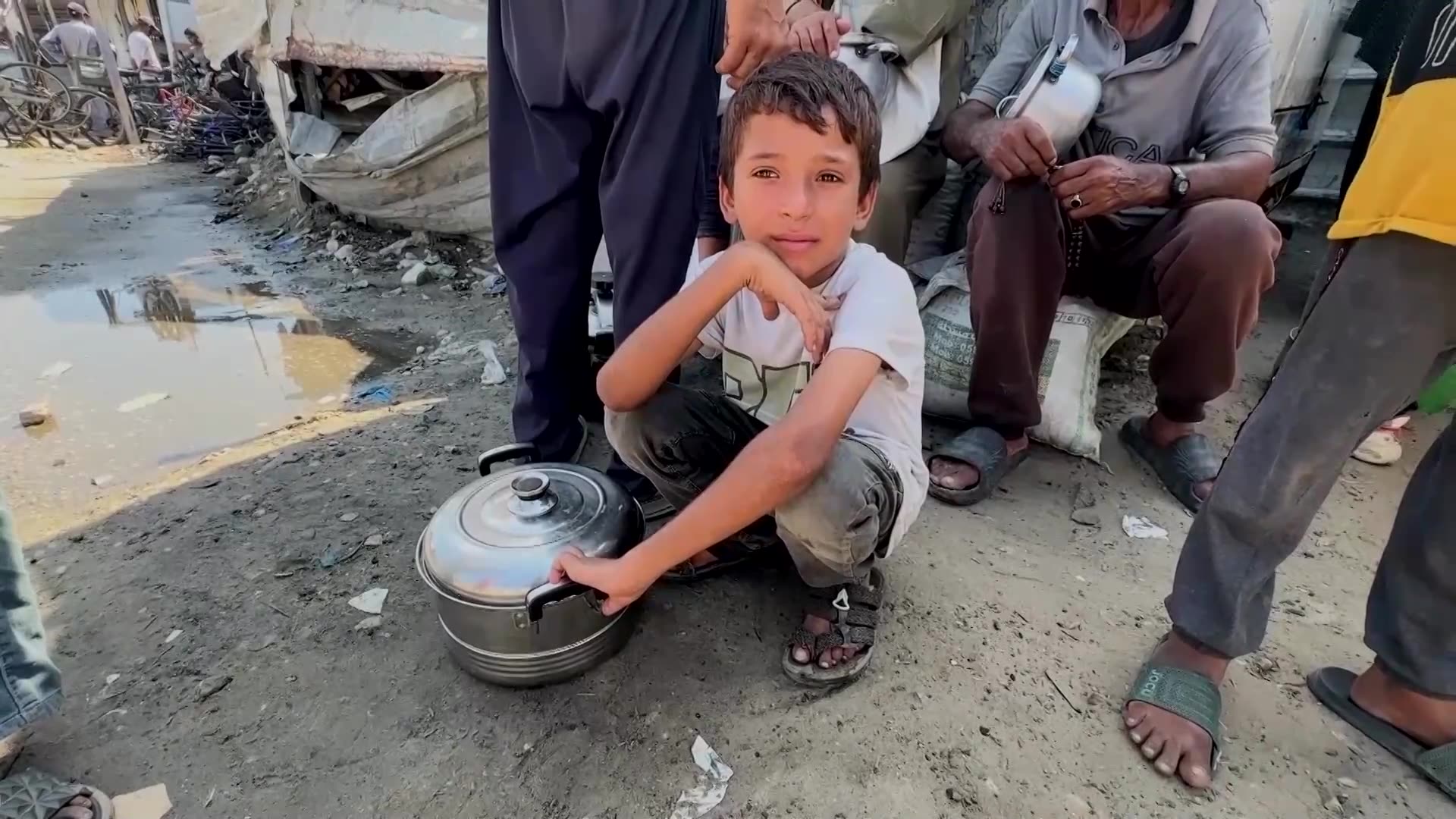 Gazas children slide into famine as emergency foods dwindle