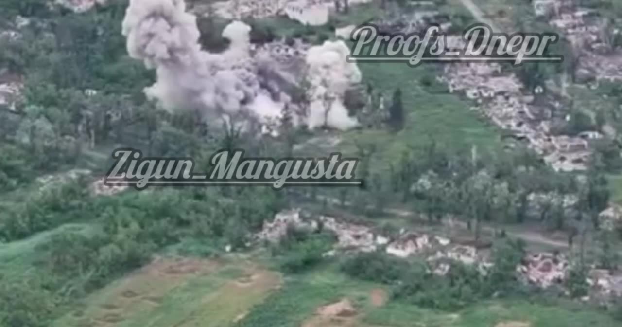 βοΈπΊπ¦π£Ukrainian aviation with GBU-62 bombs strikes on Russian forces in Novotroitske, Pokrovsk