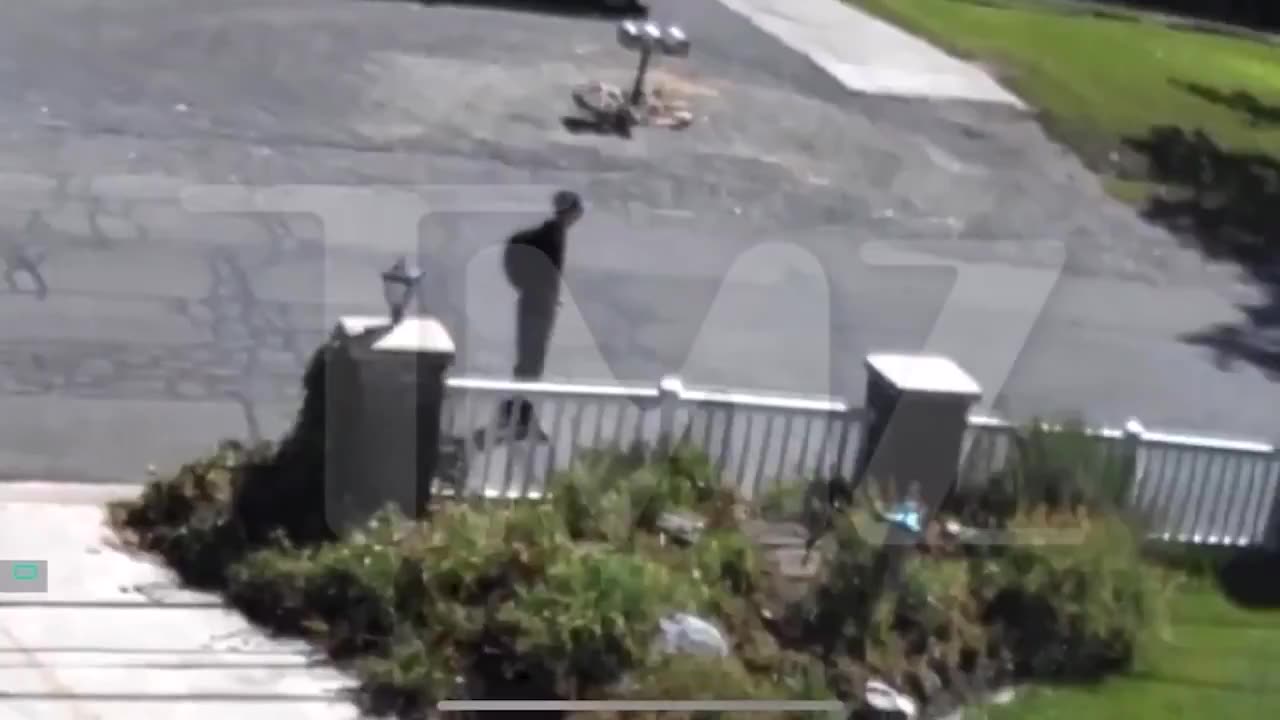🚨 BREAKING: Security camera footage showing the alleged Charlie Kirk ...