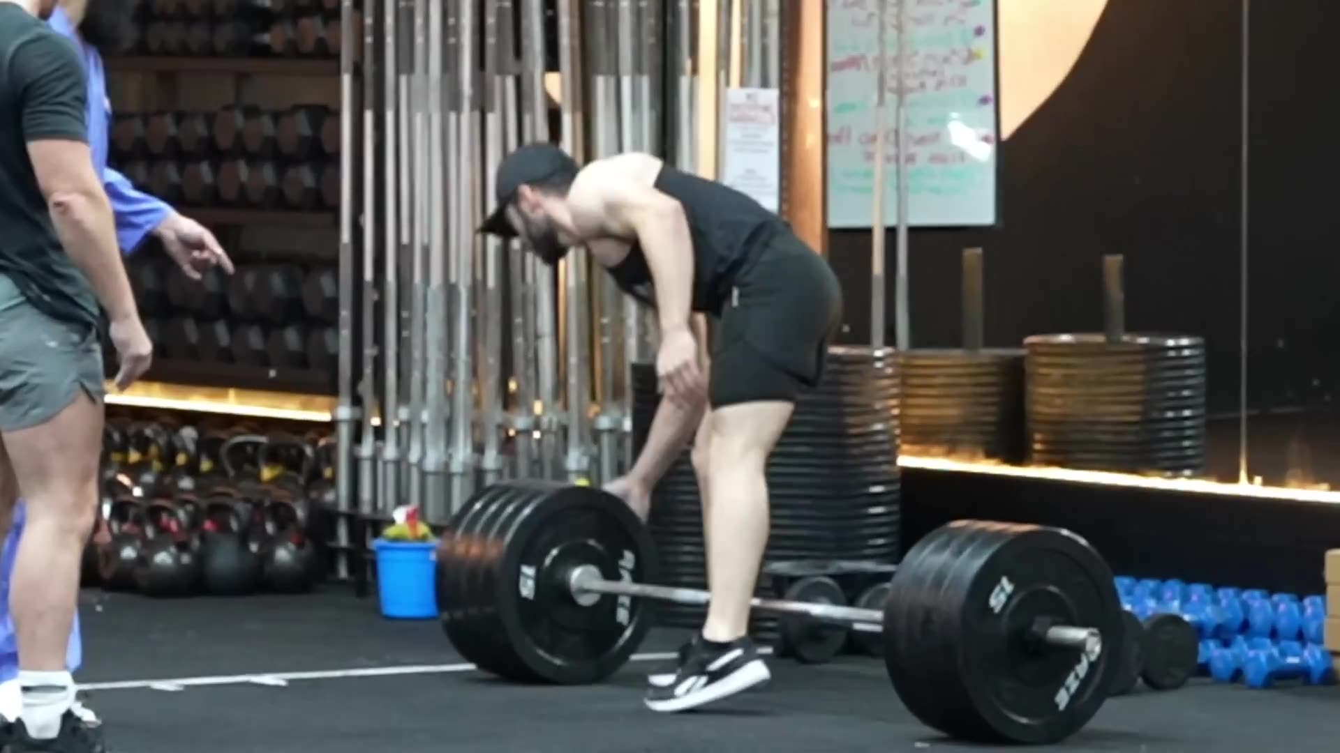 32KG Mop Shocks BodyBuilders and GIRLS in a GYM | Anatoly GYM PRANK #39