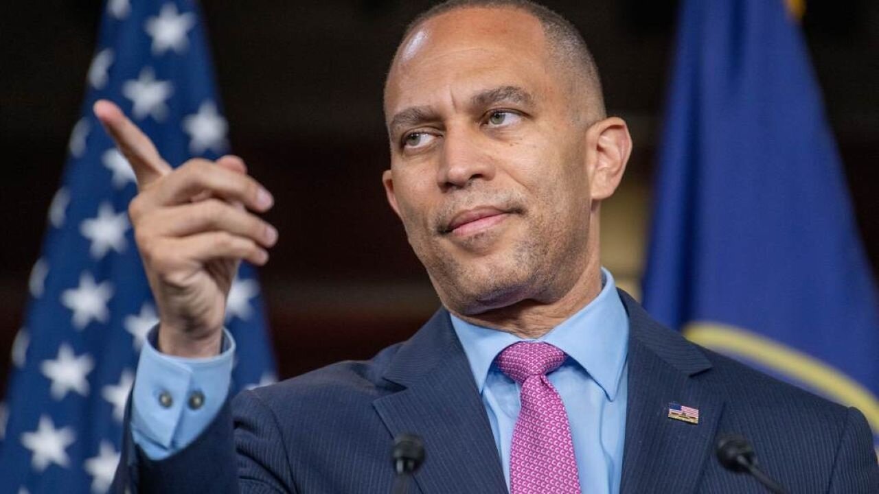 Hakeem Jeffries Seemingly Calls For Knife Control In Wake Of Iryna Zarutskas Train Stabbing Death