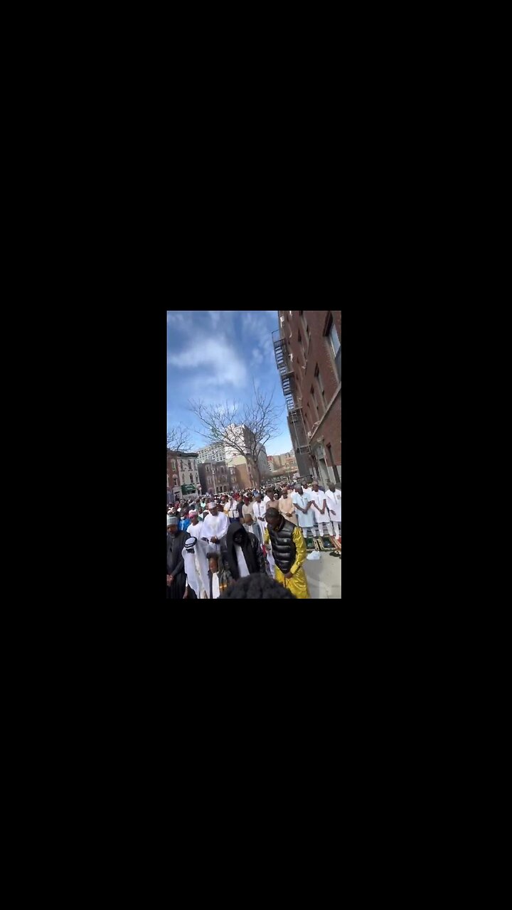 You Christians cant walk b/c we have to pray to Allah in the street! London? No, New York.