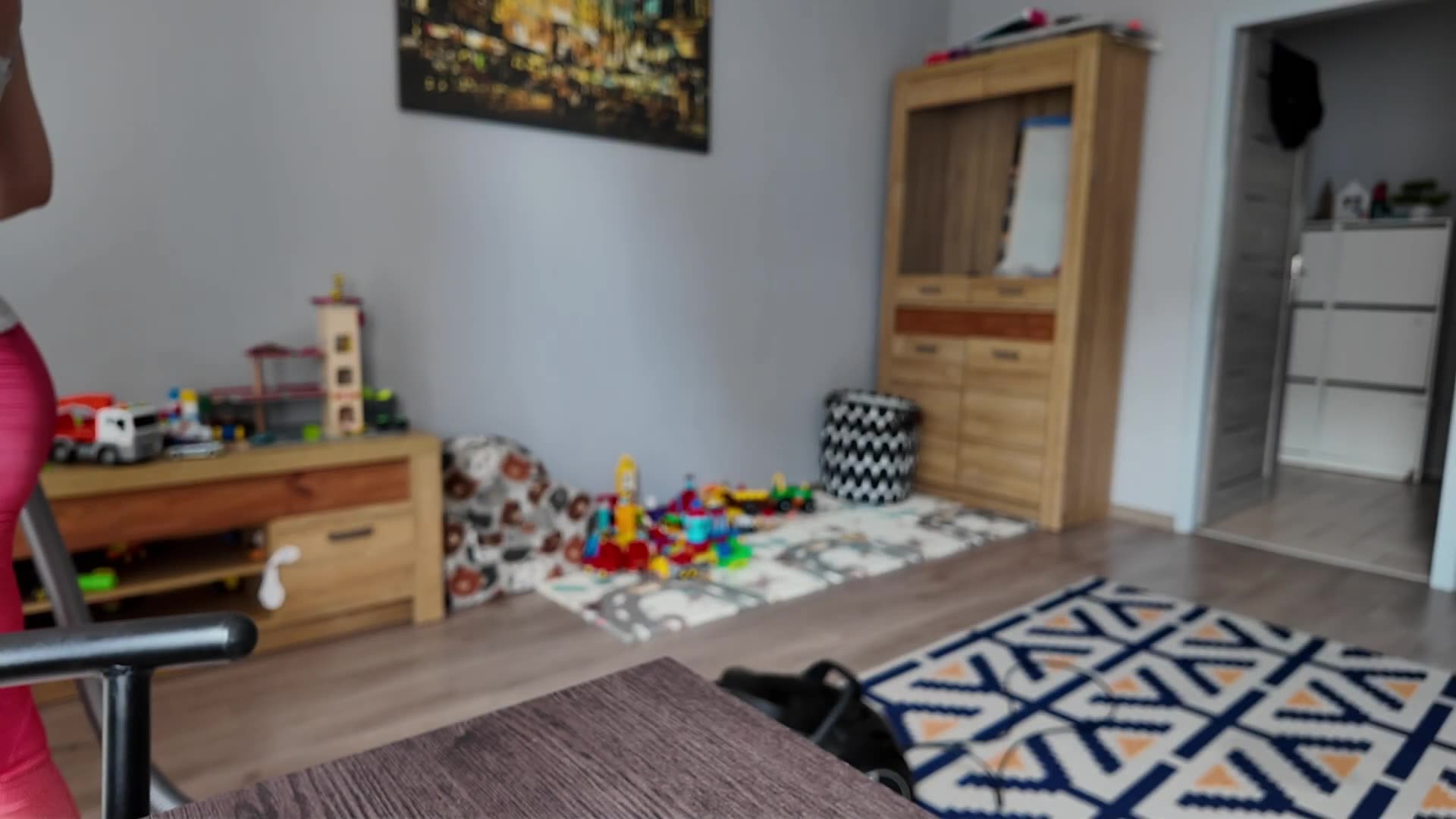 my wife in Room-cleaning-vacuum-cleaner-sound-